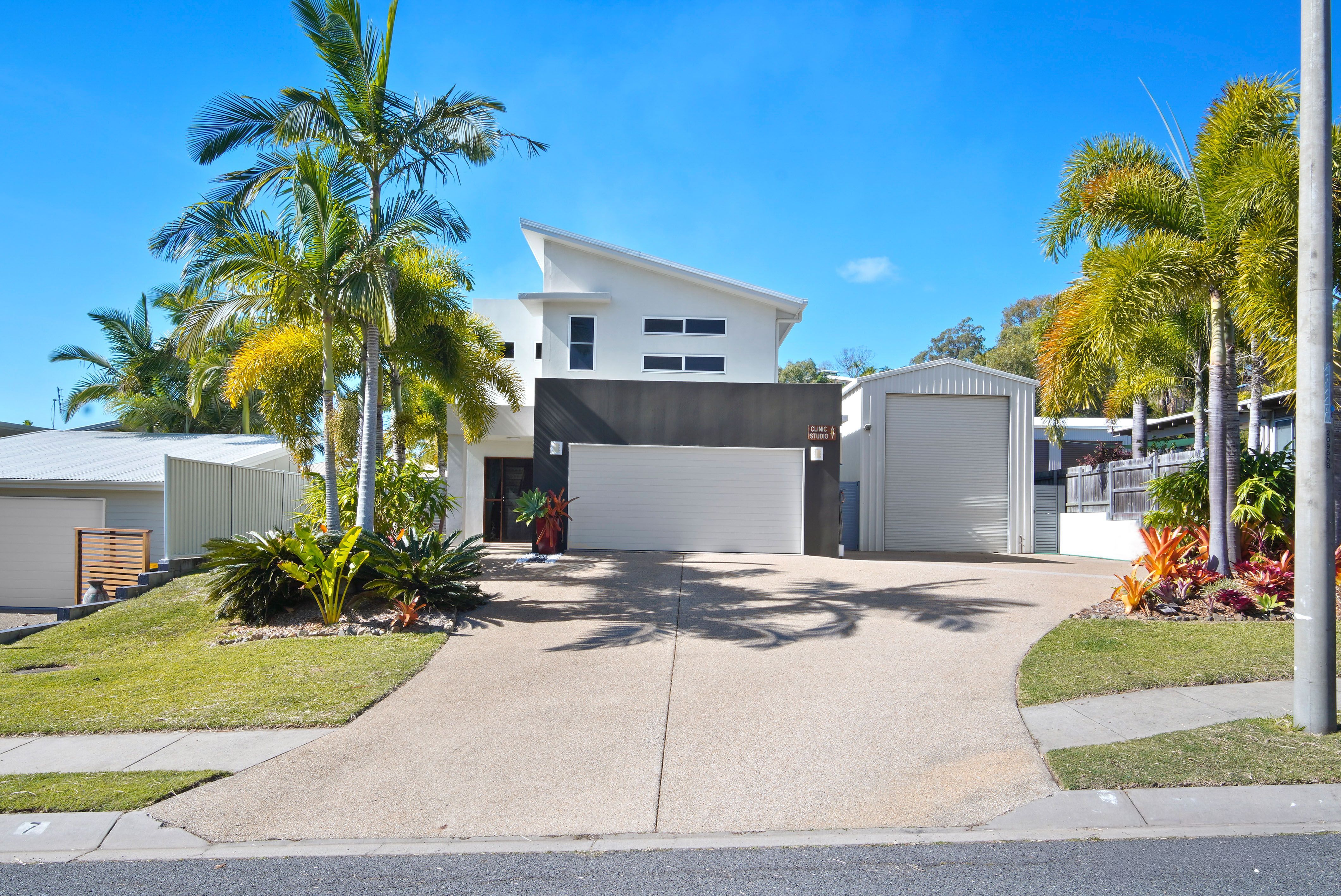 Ligthfilled Beach Home Retreat + XL Boatshed - Vax free